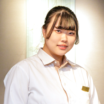 就職先 ホテルスタッフ リーガロイヤル ホテル 大阪外語専門学校、ホテル・ブライダル専攻